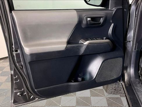 Used 2019 Toyota Tacoma SR5 AWD/4WD image 22