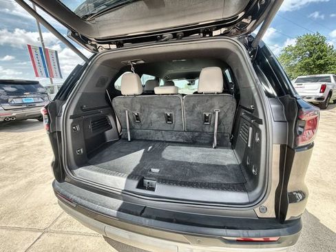 Certified 2026 GMC Acadia Elevation w/ Elevation Premium Package FWD image 25
