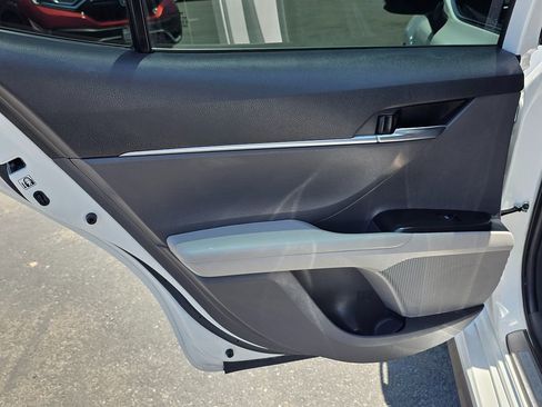Used 2019 Toyota Camry SE w/ Carpet Mat Package FWD image 22