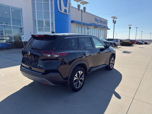 Used 2021 Nissan Rogue SV image 5