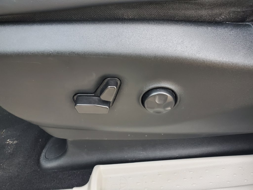 Used 2024 Chrysler Pacifica Touring-L FWD image 22