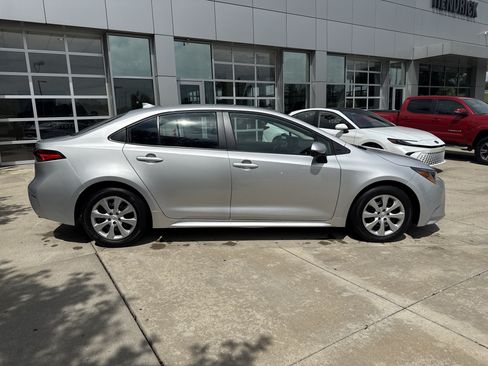 Used 2025 Toyota Corolla LE FWD image 10
