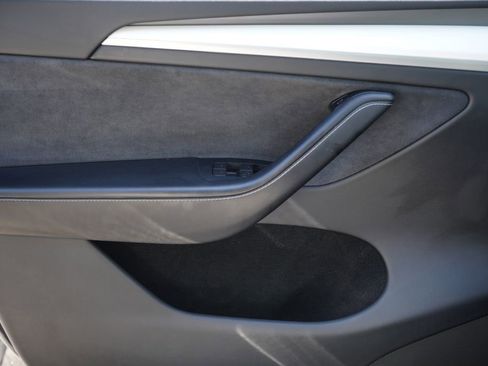 Used 2023 Tesla Model Y Long Range AWD/4WD image 32