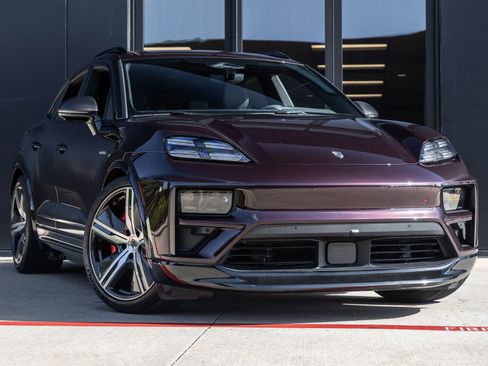 Certified 2024 Porsche Macan Turbo Electric AWD/4WD image 6