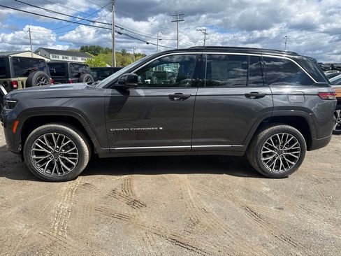 New 2026 Jeep Grand Cherokee Summit AWD/4WD image 2