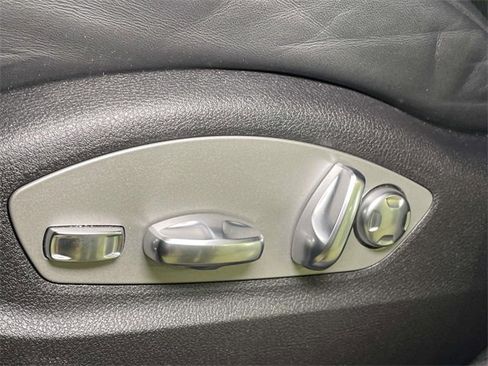 Used 2025 Porsche Macan image 17