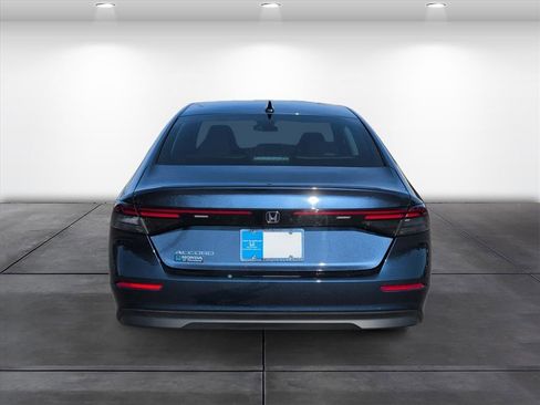 Certified 2025 Honda Accord SE image 5