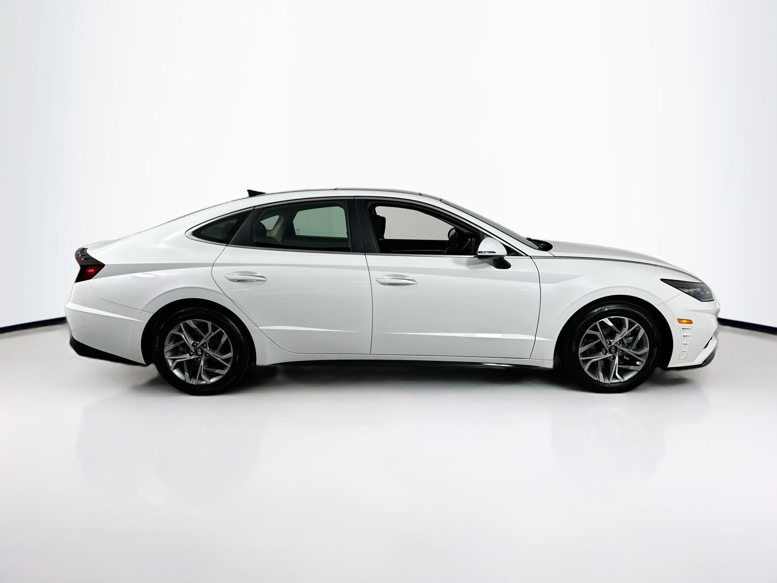 Used 2023 Hyundai Sonata SEL w/ Convenience Package FWD image 4