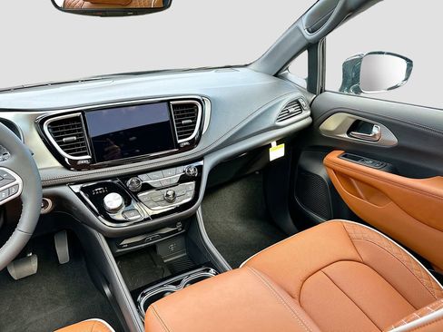 New 2026 Chrysler Pacifica Pinnacle w/ Trailer Tow Group image 33