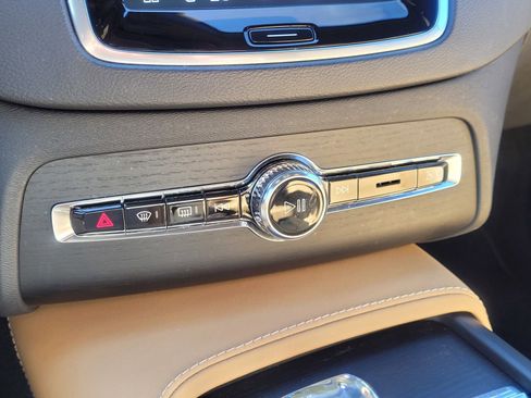 Used 2023 Volvo XC90 T8 Ultimate image 24