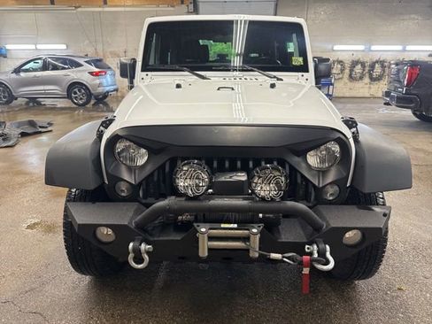 Used 2017 Jeep Wrangler Sport AWD/4WD image 2