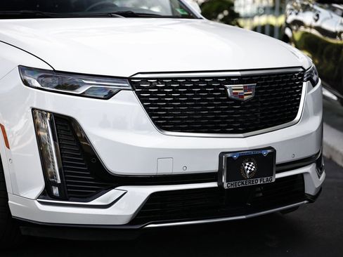 Used 2024 Cadillac XT6 Premium Luxury w/ Technology Package image 2