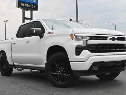 Used 2025 Chevrolet Silverado 1500 RST w/ Convenience Package II image 2
