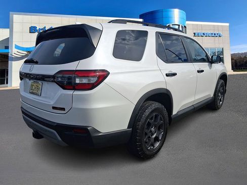 Used 2024 Honda Pilot TrailSport image 6