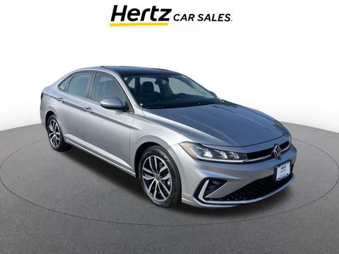 Used 2025 Volkswagen Jetta SE image 1