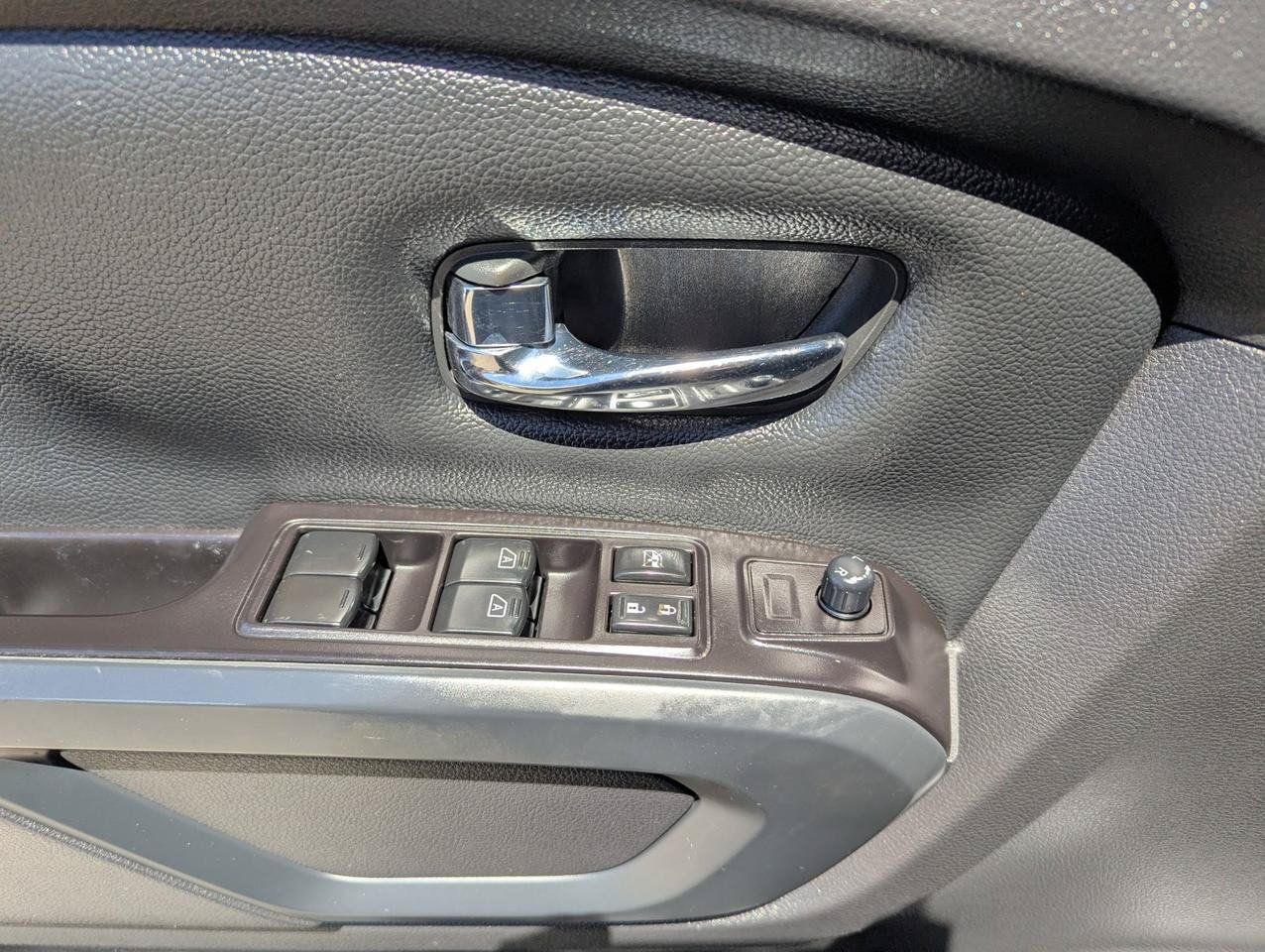 Used 2019 Nissan Titan SV w/ SV Convenience Package AWD/4WD image 10