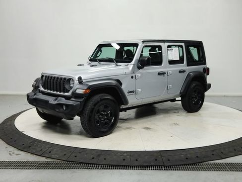 Used 2024 Jeep Wrangler Unlimited Sport AWD/4WD image 4