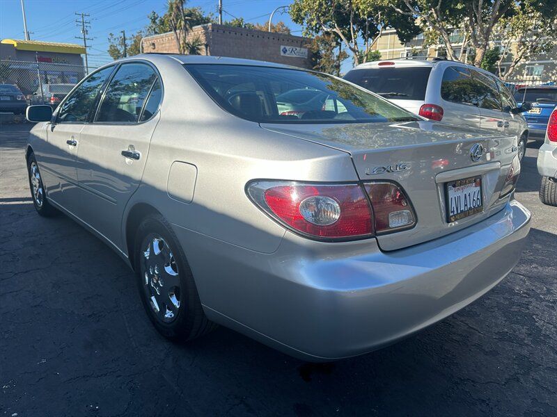Used 2002 Lexus ES 330 w/ Premium Pkg FWD image 7