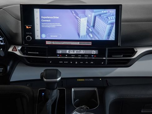Used 2025 Toyota Sienna XLE FWD image 23