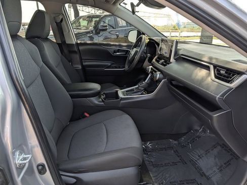 Used 2024 Toyota RAV4 XLE FWD image 31