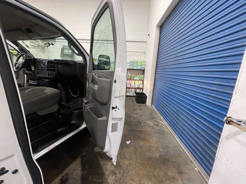 Used 2017 Chevrolet Express 3500 LT w/ LT Preferred Equipment Group image 16