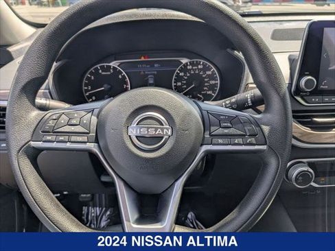 Used 2024 Nissan Altima 2.5 SV FWD image 13
