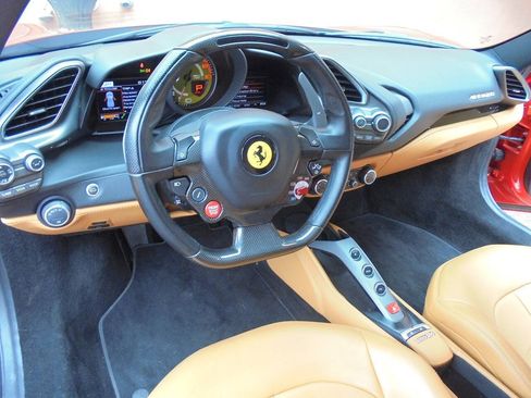 Used 2017 Ferrari 488 GTB RWD image 8