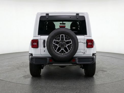 Used 2025 Jeep Wrangler Unlimited Sahara AWD/4WD image 7