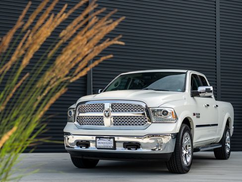 Used 2016 RAM 1500 Laramie w/ Convenience Group AWD/4WD image 23