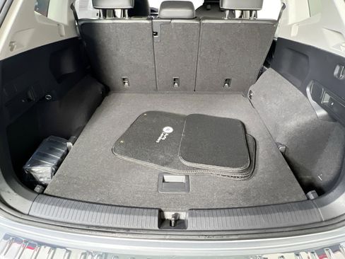 Used 2023 Volkswagen Tiguan SE image 25