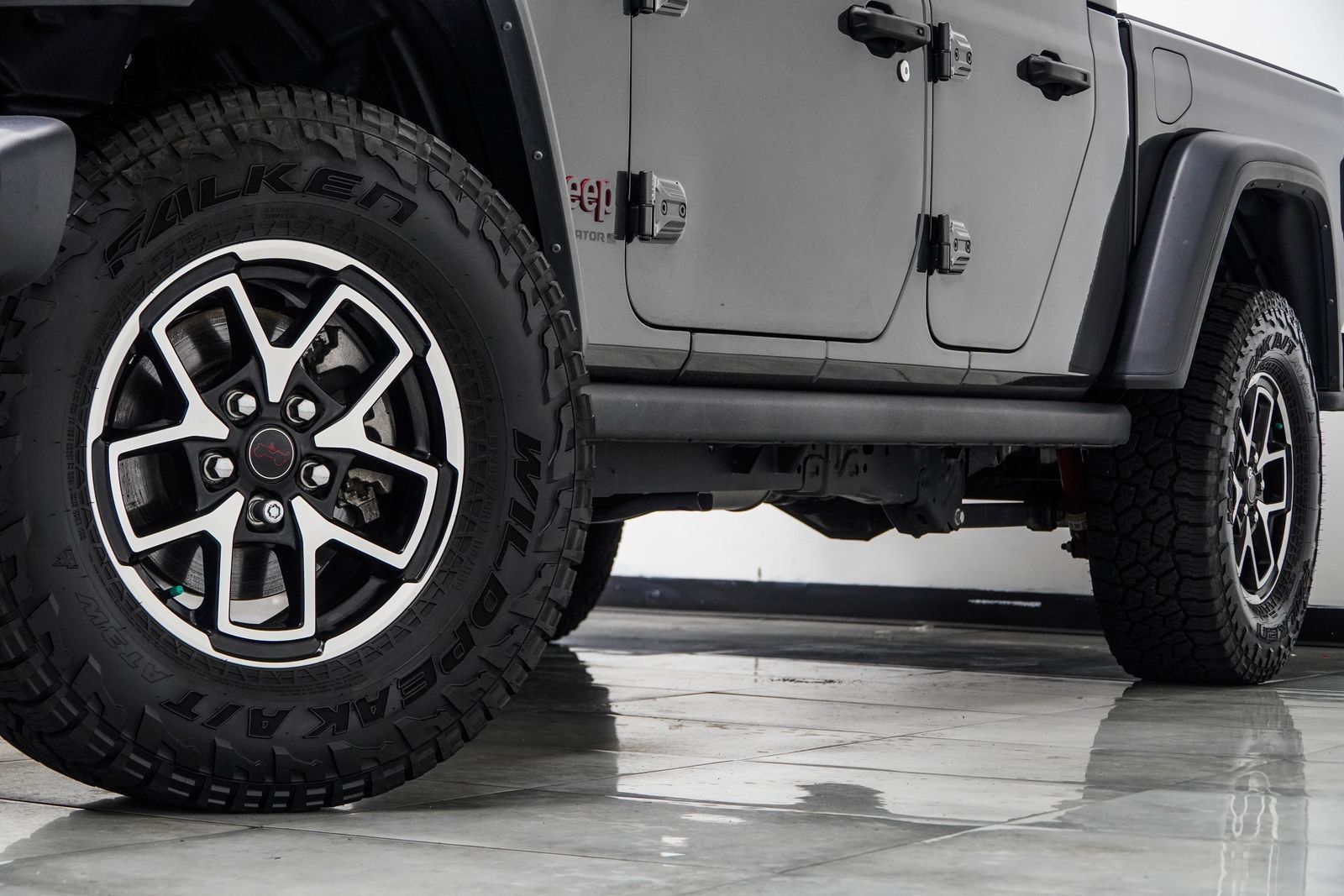 Used 2024 Jeep Gladiator Rubicon w/ Technology Group AWD/4WD image 4