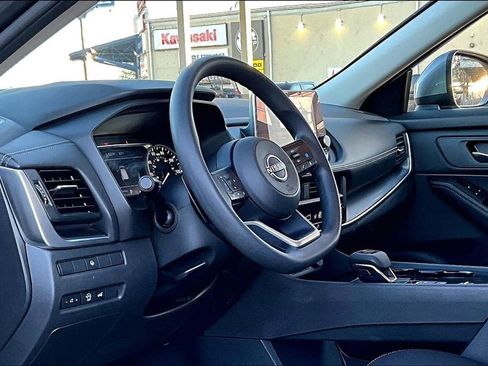 Used 2024 Nissan Rogue SV image 19