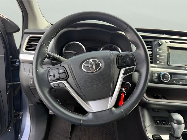Used 2015 Toyota Highlander Plus AWD/4WD image 12