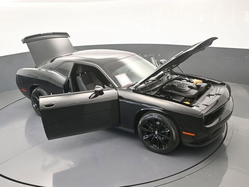 Used 2019 Dodge Challenger SXT image 68