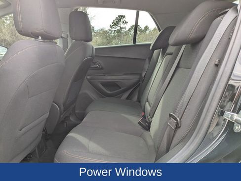 Used 2020 Chevrolet Trax LS image 15