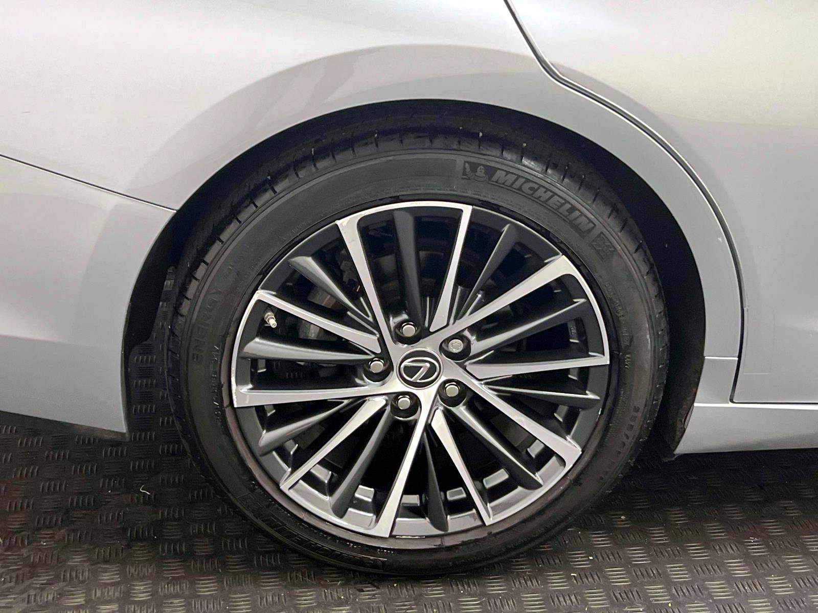 Used 2023 Lexus ES 350 w/ Premium Package FWD image 12