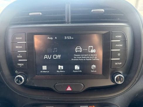Used 2020 Kia Soul S FWD image 2