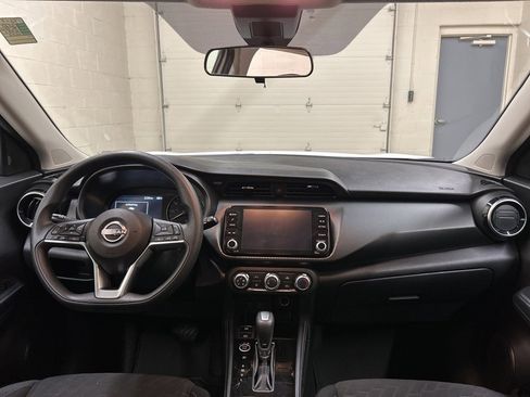 Used 2023 Nissan Kicks SV image 16