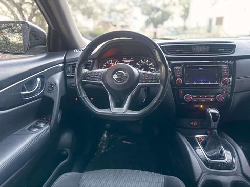 Used 2018 Nissan Rogue SV image 14