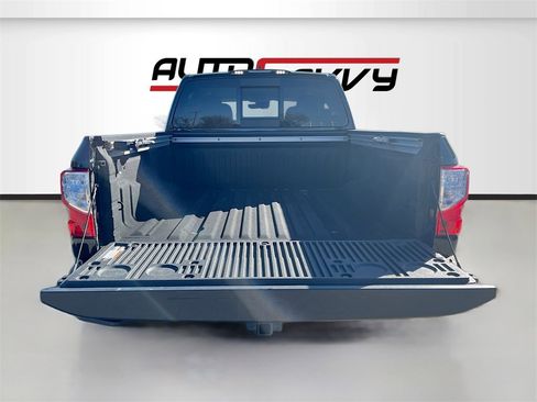 Used 2024 Nissan Titan SV w/ SV Convenience Package image 25