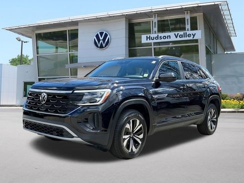 Certified 2025 Volkswagen Atlas Cross Sport SE image 1