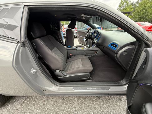 Used 2019 Dodge Challenger SXT image 11