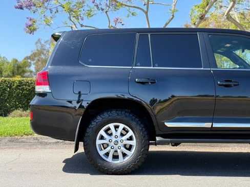 Used 2018 Toyota Land Cruiser w/ Carpet Mat Package AWD/4WD image 9