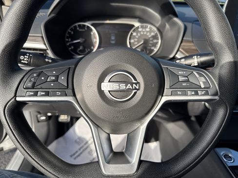 Used 2024 Nissan Altima 2.5 SV image 17
