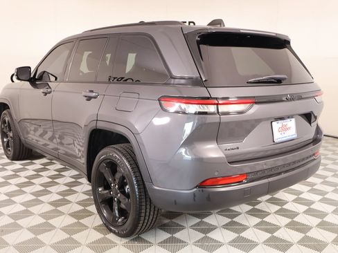 Used 2023 Jeep Grand Cherokee Altitude AWD/4WD image 22