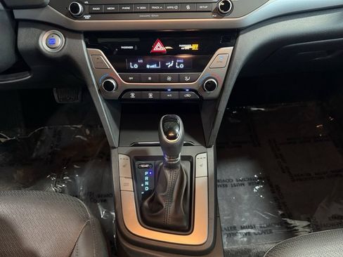 Used 2017 Hyundai Elantra Limited FWD image 17