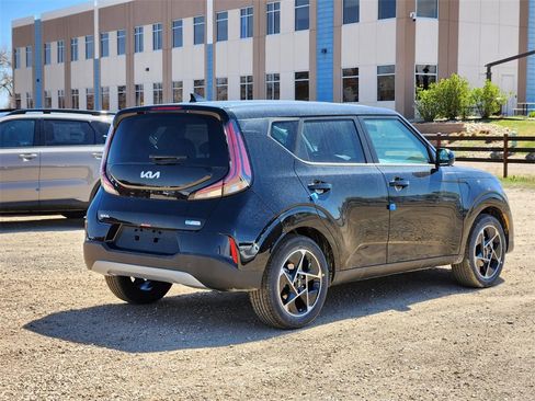 New 2025 Kia Soul EX image 3