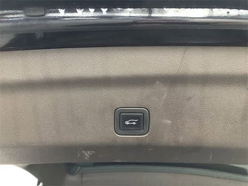 Used 2021 GMC Yukon XL Denali w/ Denali Premium Package image 40