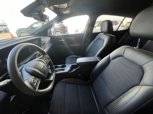 Used 2025 Buick Envista Preferred image 27