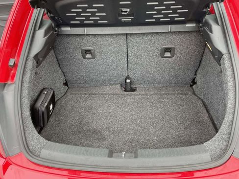 Used 2012 Volkswagen Beetle 2.5 image 9